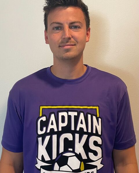 captain-kicks-coach-Thomas